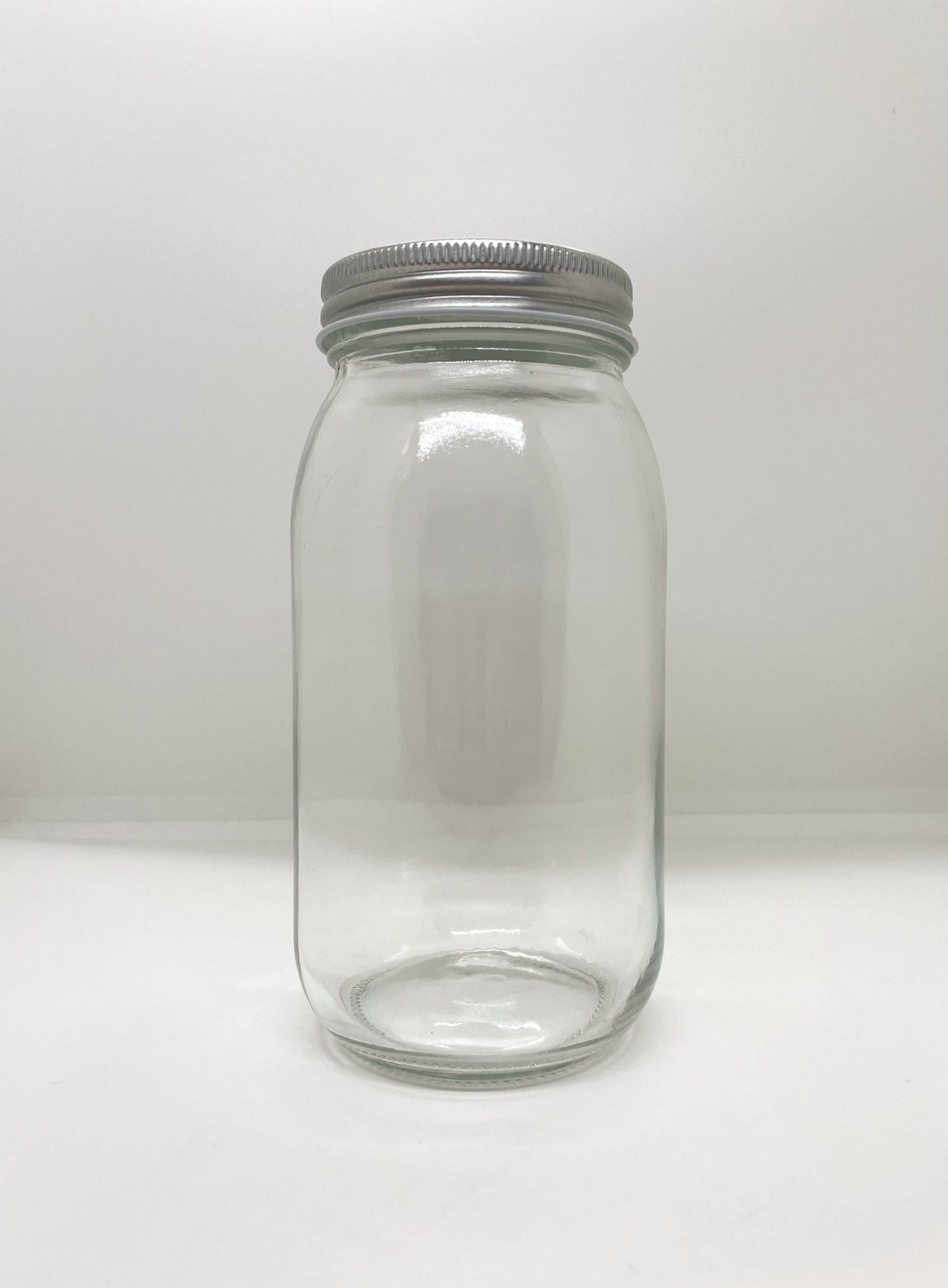 740mL. Mason glass jar (round) and Lid (Net Fill Capacity: 670mL.+/-)