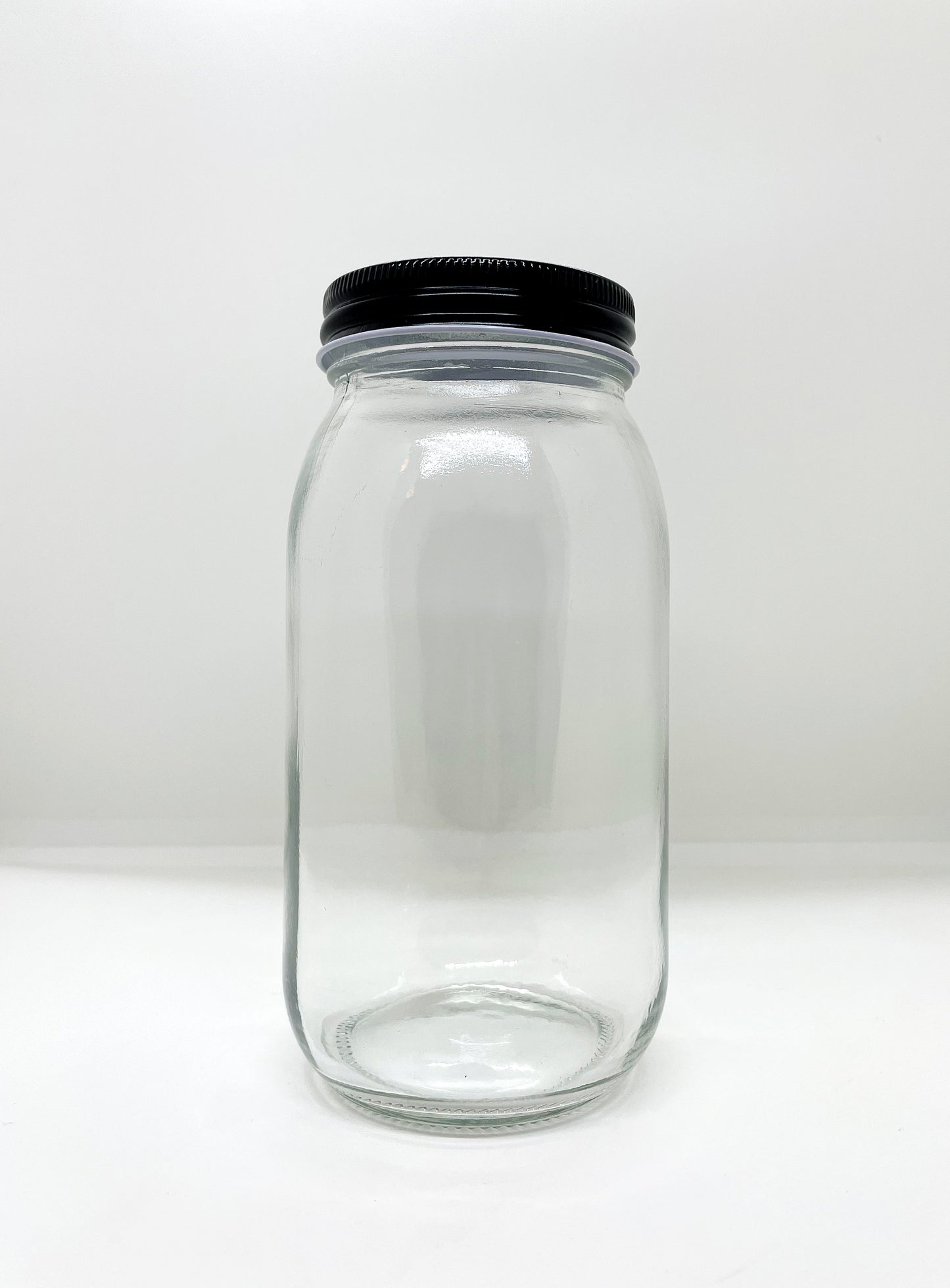 740mL. Mason glass jar (round) and Lid (Net Fill Capacity: 670mL.+/-)
